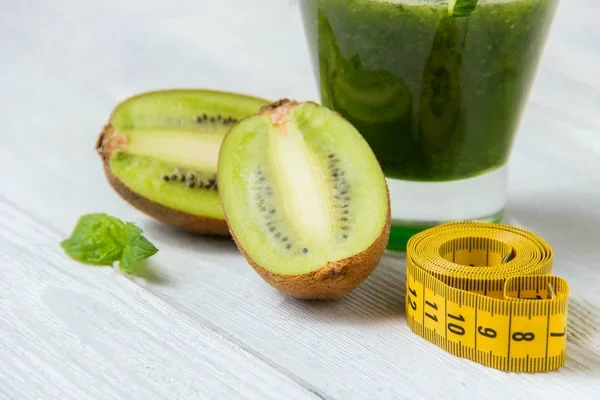 Употребление киви поможет сохранить здоровье кишечно-желудочного тракта (Фото: fotokot.pro/depositphotos)