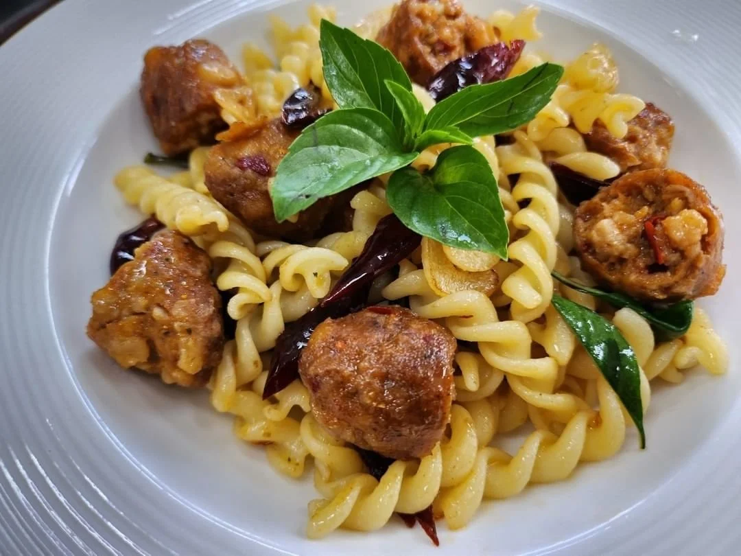 Веганские тефтели с макаронами. (Фото: inst @letsplantmeat)