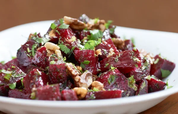 Красная свекла в рационе поможет бороться с воспалительными процессами (Фото: mazzachi/depositphotos)