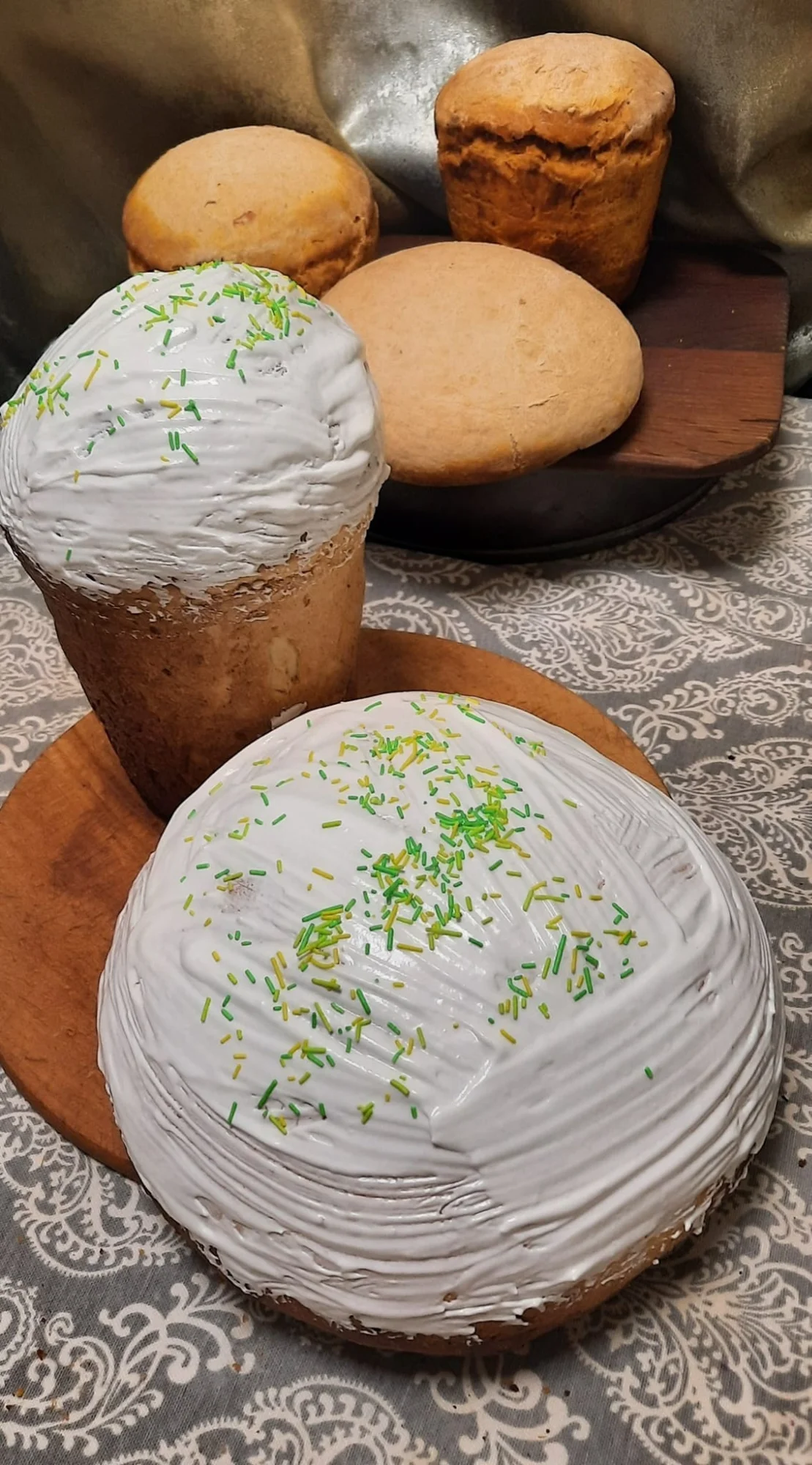 Мазані червоні паски (Фото: Facebook Олени Щербань)