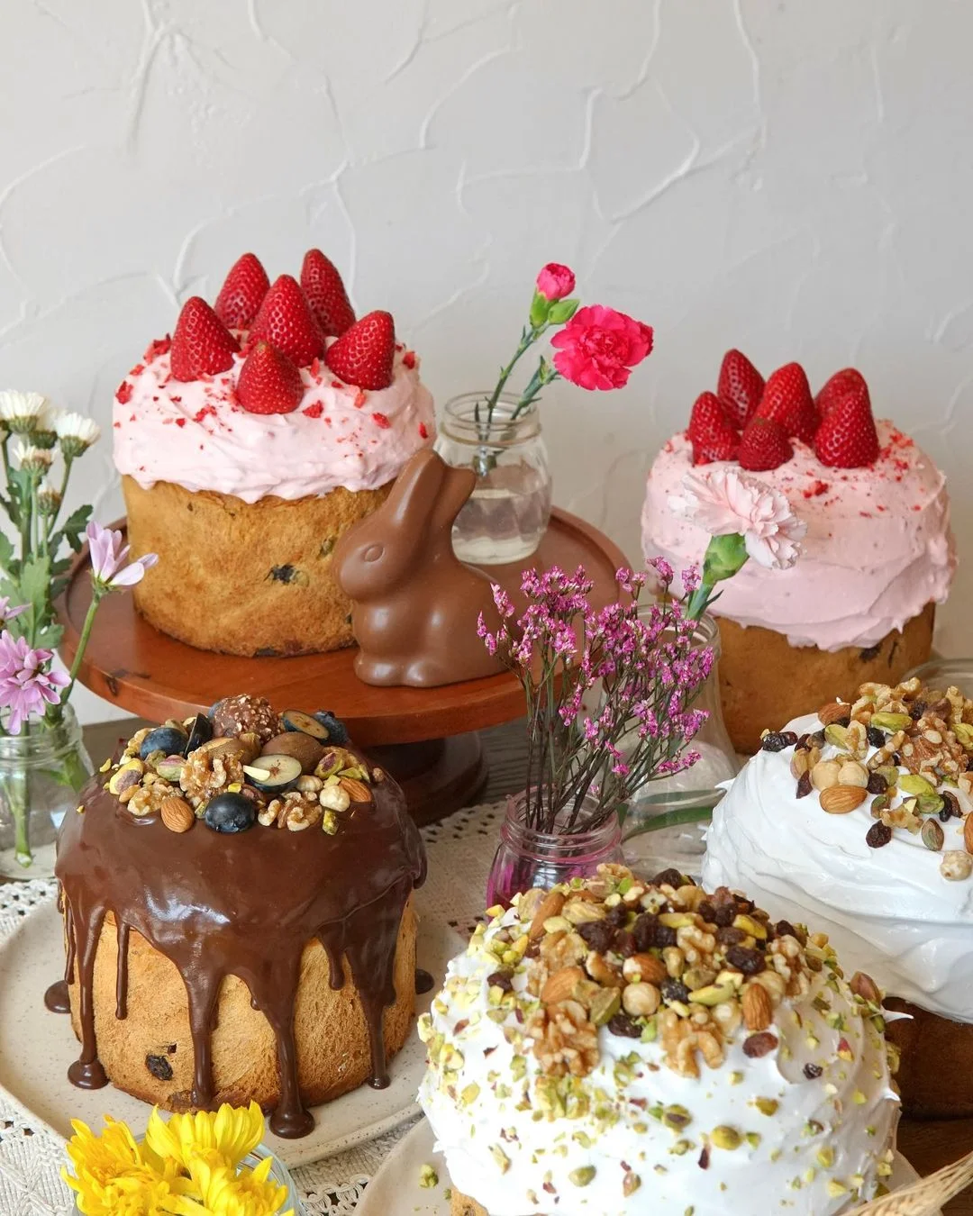 Паски з начинками та прикрасами (Фото: Inst @mompleasela)