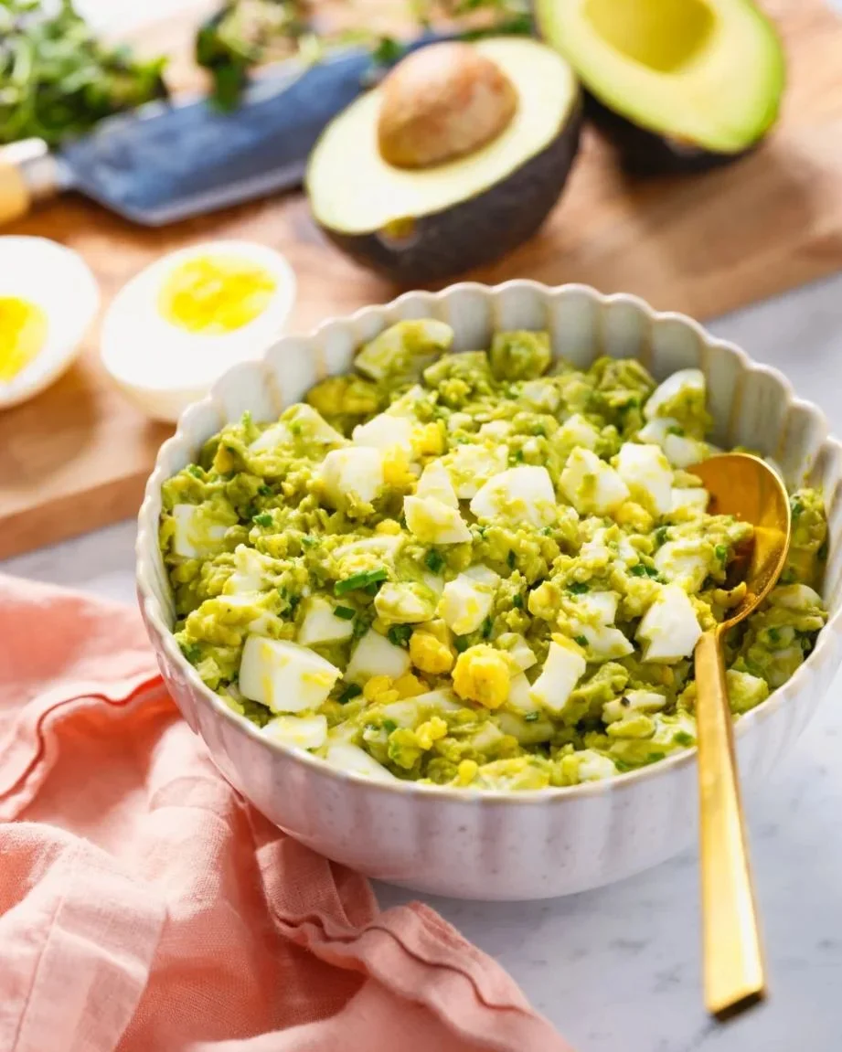 Що робити з вареними яйцями (Фото: Inst @acouplecooks)