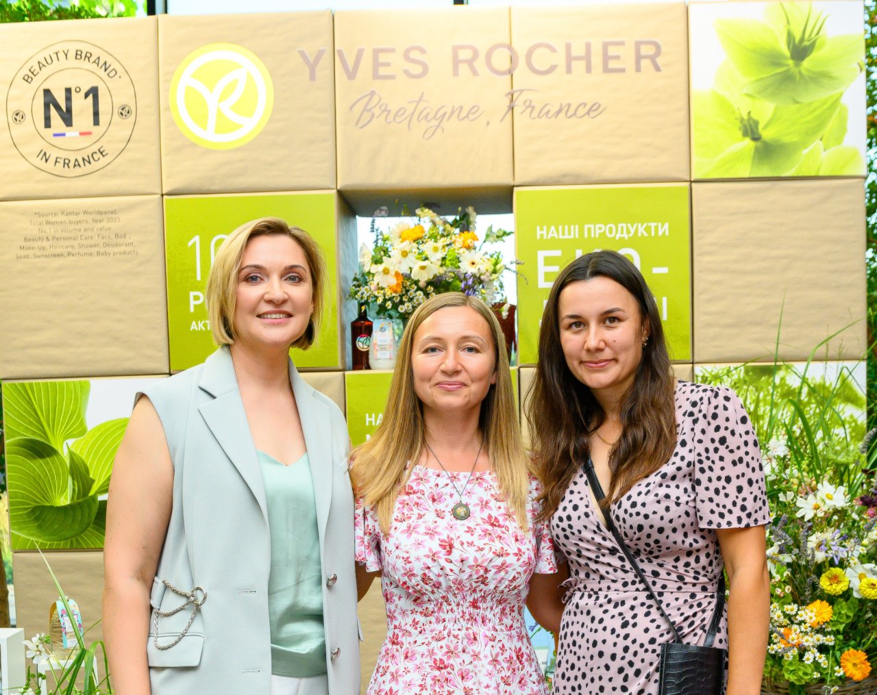 Директор Yves Rocher Україна та переможниця номінації (Фото: Yves Rocher Україна)