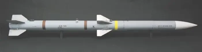 Далекобійна ракета AIM-120 в модифікації 