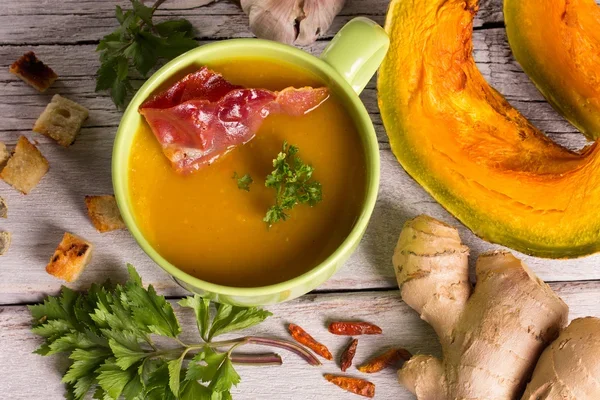 Тыква прекрасно подходит в крем-супе (Фото: peterzsuzsa/depositphotos)