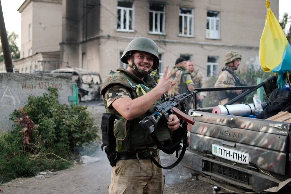 В Иловайске батальон Донбасс, в котором служил Александр Дейнега (на фото Дейнега в августе 2014 года), занял здание школы (Фото: DR)