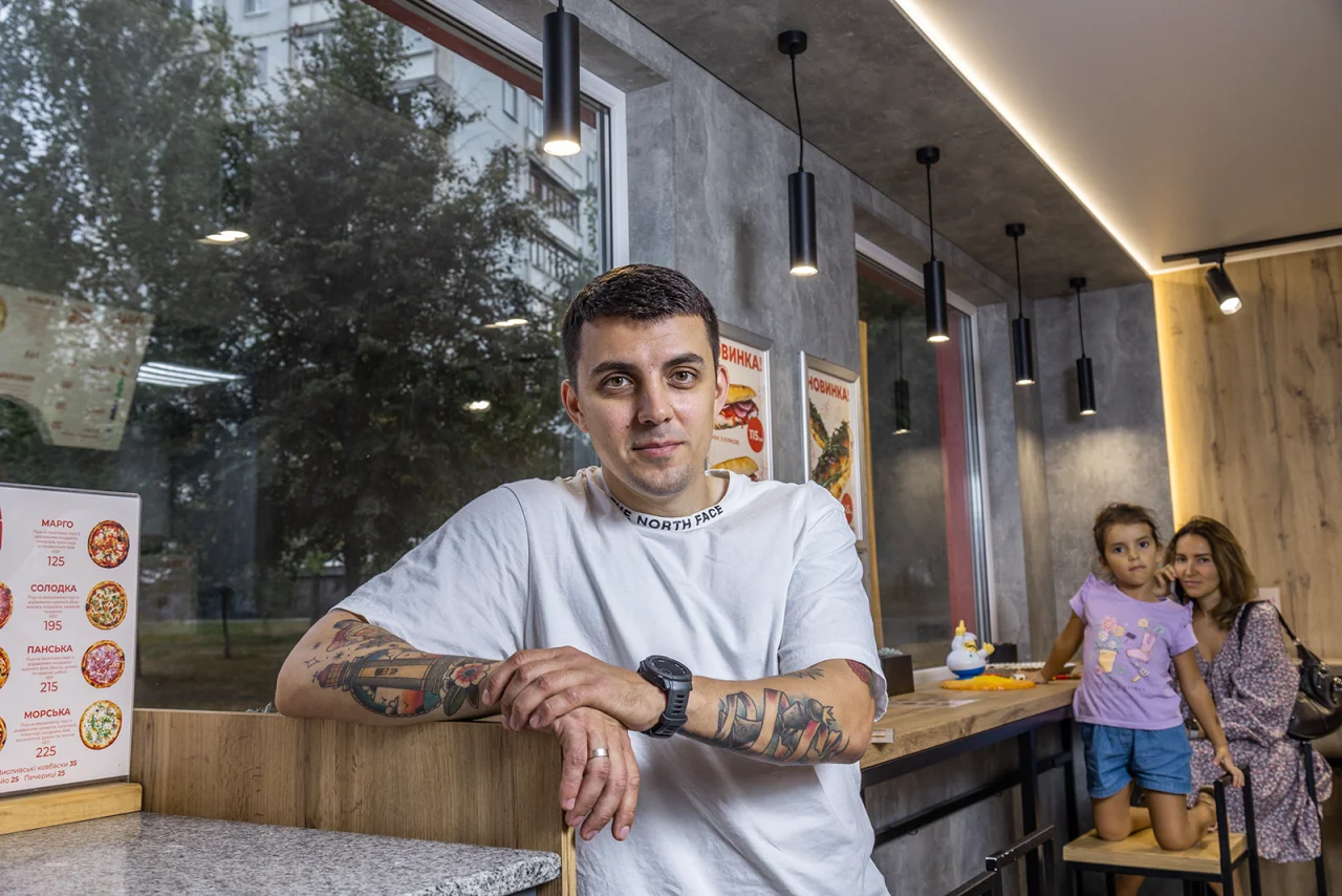 РИЗИКНУВ: Павло Федосенко разом із товаришем відкрив піцерію  в одному з найнебезпечніших районів Харкова — Салтівці. На фото підприємець і його родина (Фото: NV/Олександр Мєдвєдєв)