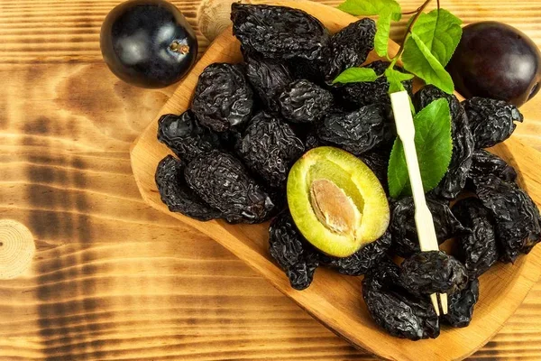 Сливы и чернослив полезны для сердца (Фото: marsan/depositphotos)