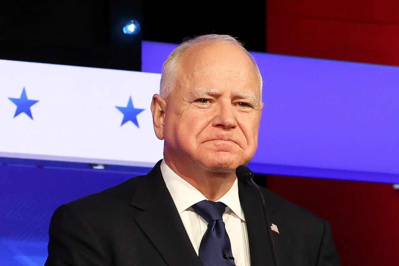 Тім Волц на дебатах кандидатів у віцепрезиденти США в Нью-Йорку, жовтень 2024 (Фото: REUTERS)