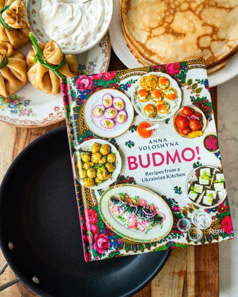 Книжка про українську кухню Будьмо від Анни Волошиної (Фото: Inst @annavoloshynacooks)