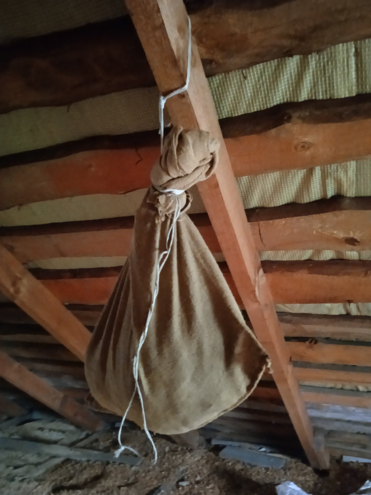 Процес сиров'ялення мацика (Фото: Департамент культури, туризму, молоді та спорту)