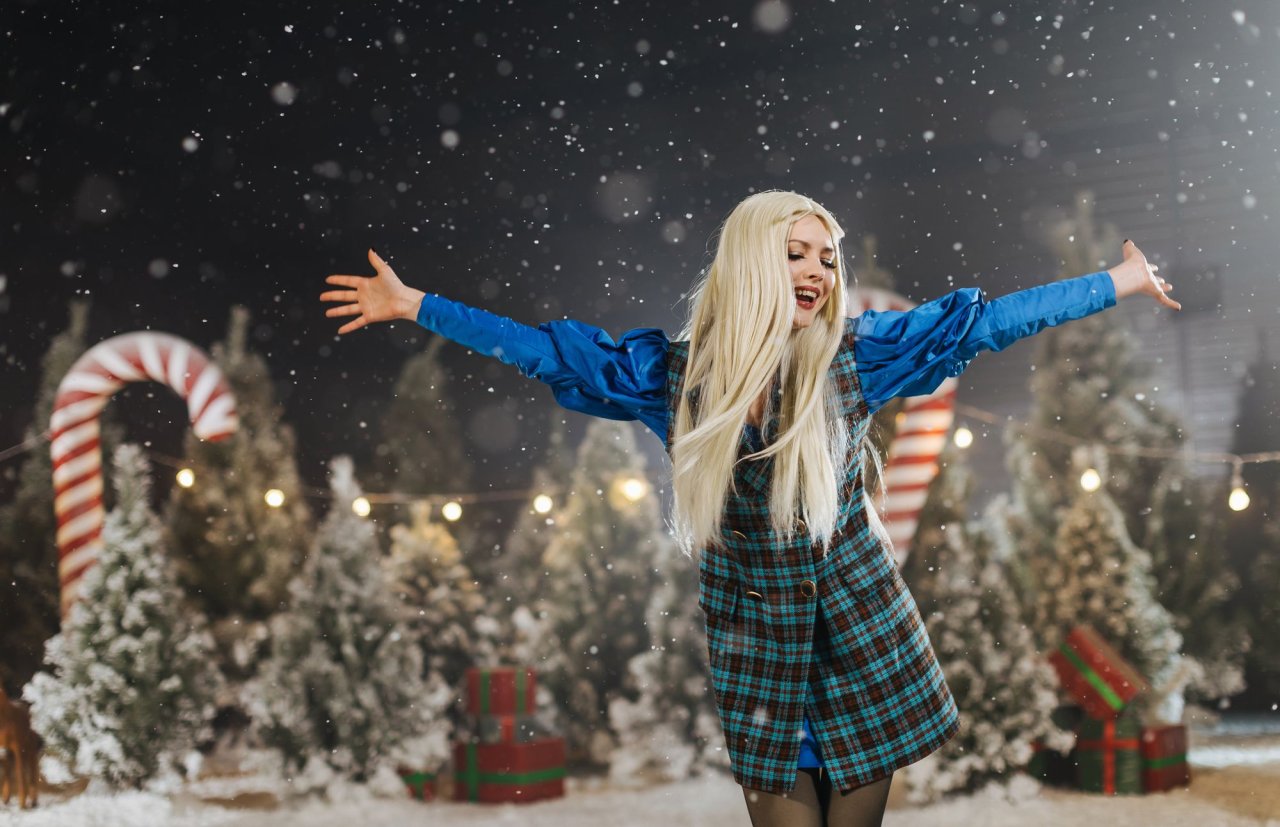 Співачка Кажанна (Фото: @MEGOGO)