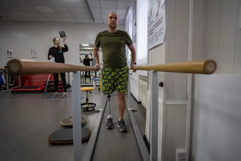 На МСЕК раніше було багато нарікань. Пацієнти мали доводити, що вони мають право на інвалідність. Архівний знімок — заняття в центрі реабілітації (Фото: EPA-EFE / Rex / Shutterstock)