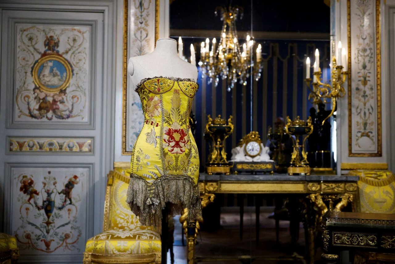 Versace, FW 2002-2003 (Фото: REUTERS/Gonzalo Fuentes)