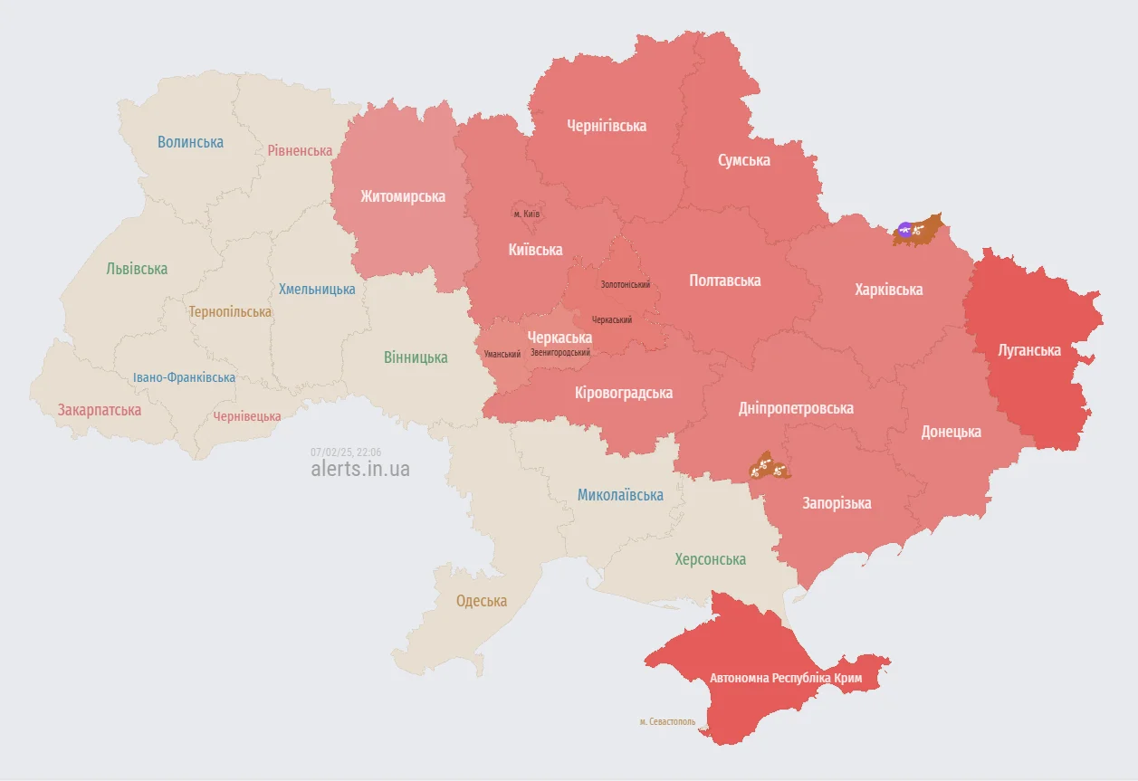 Карта воздушных тревог по состоянию на 21:50 (Фото: alerts.in.ua)