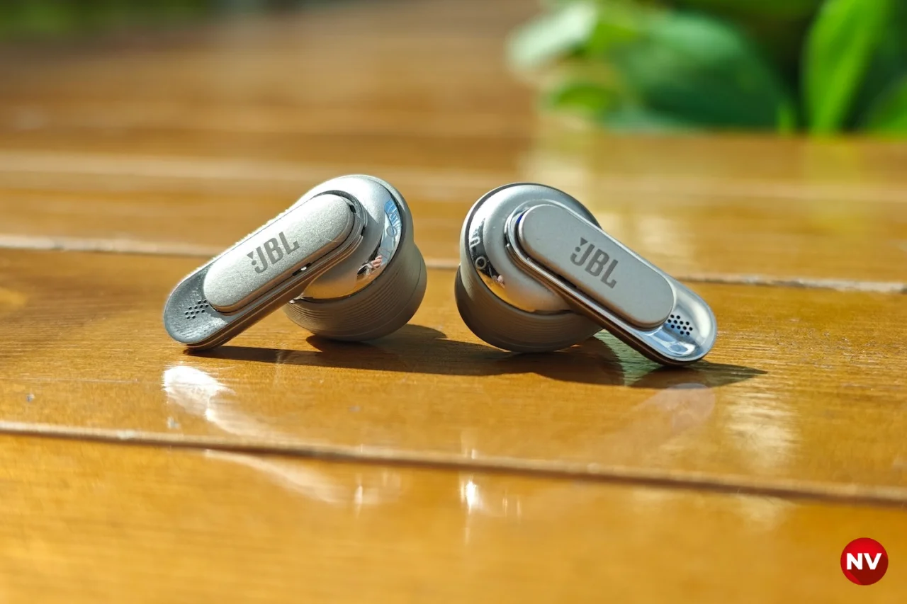 JBL Tour Pro 2 — детальный обзор TWS-наушников с экраном на кейсе