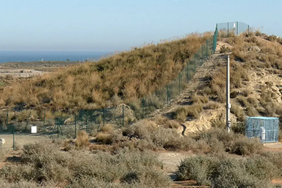 40 гектарів землі в районі Паломареса досі огороджені (Фото: ВВС)