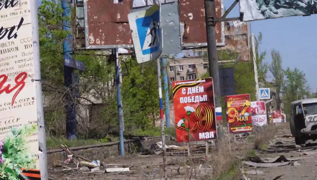 Пропагандистські банери та плакати в ТО Бахмуті (Фото: Росджерела)