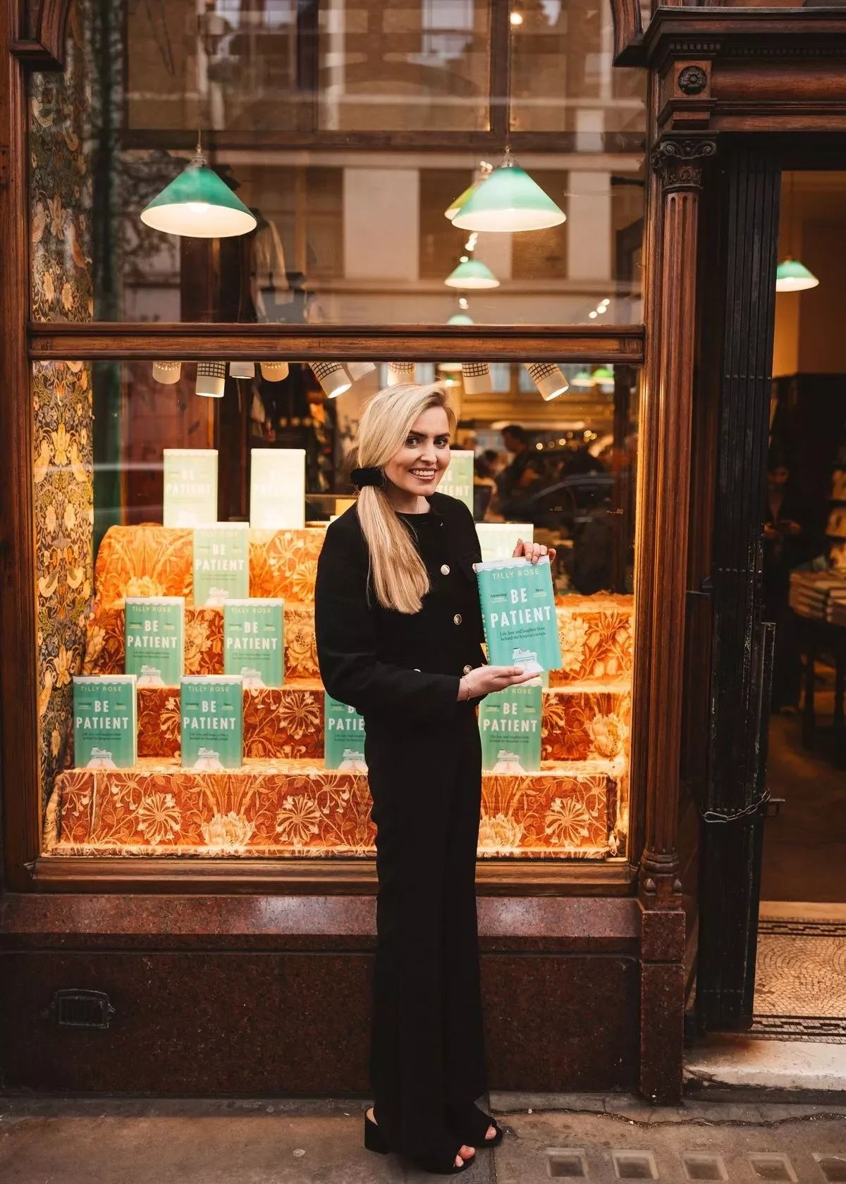 Свой опыт Тилли описала в книге, написанной (Фото: Tilly Rose/The Mirror)