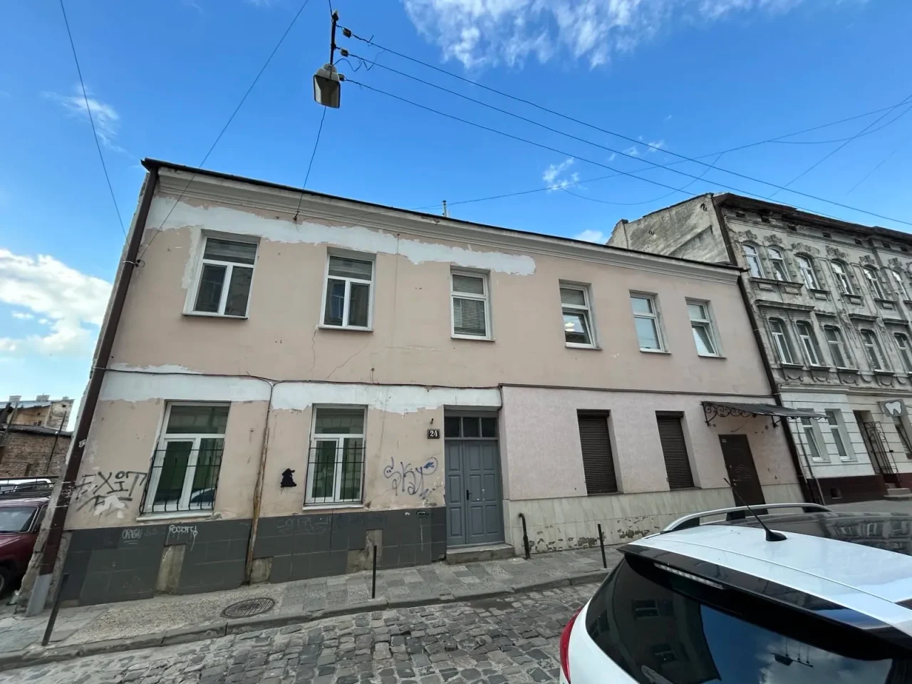 Двоповерхову будівлю на вул. Балабана, 24 у Львові майже повністю приватизувала сім’я Винницького (Фото: NGL.media)