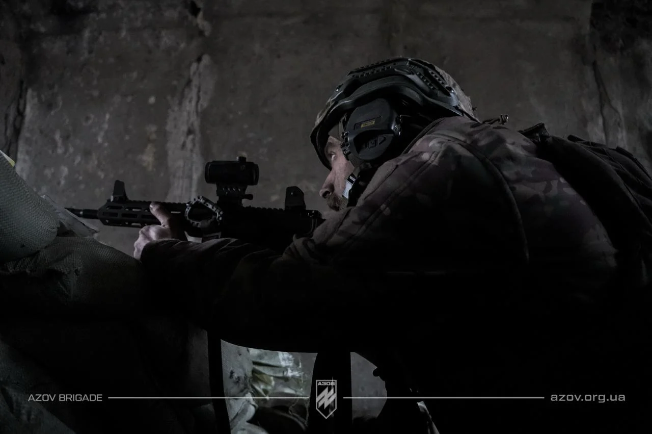 Боєць 6-го батальйону бригади Азов на Торецькому напрямку (Фото: 12 бригада НГУ Азов)