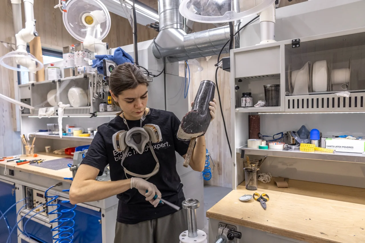 Оксана Лехняк специализируется на протезировании рук (Фото: Александр Медведев)