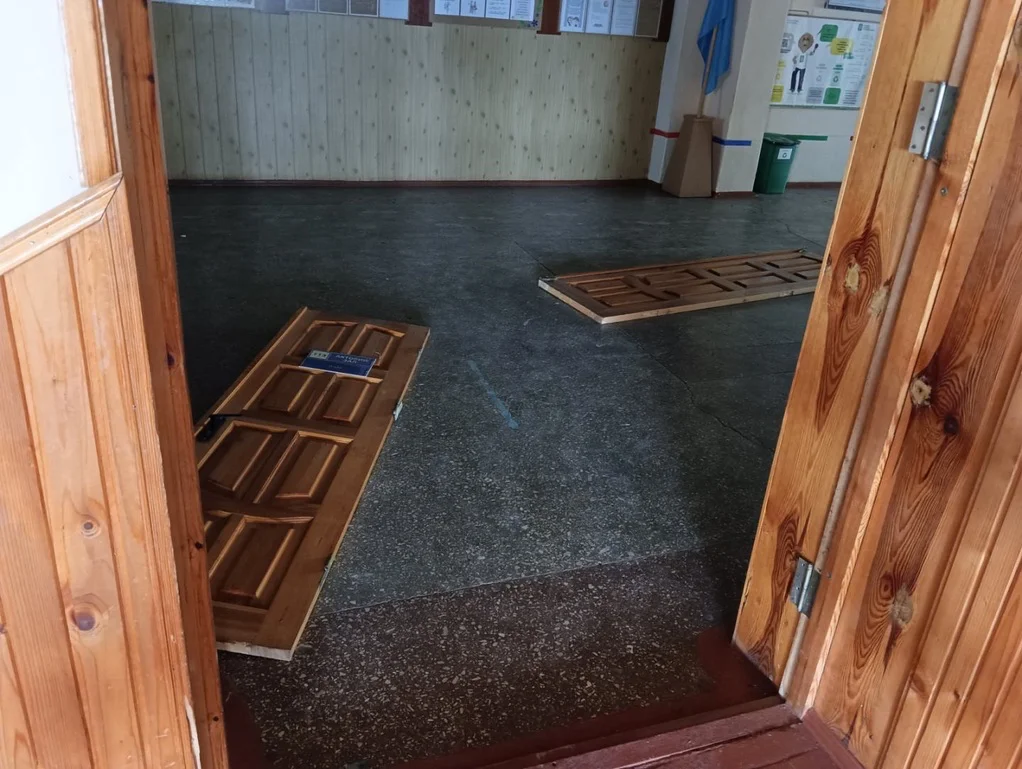 Пошкоджений війною ліцей у Хмельницькому