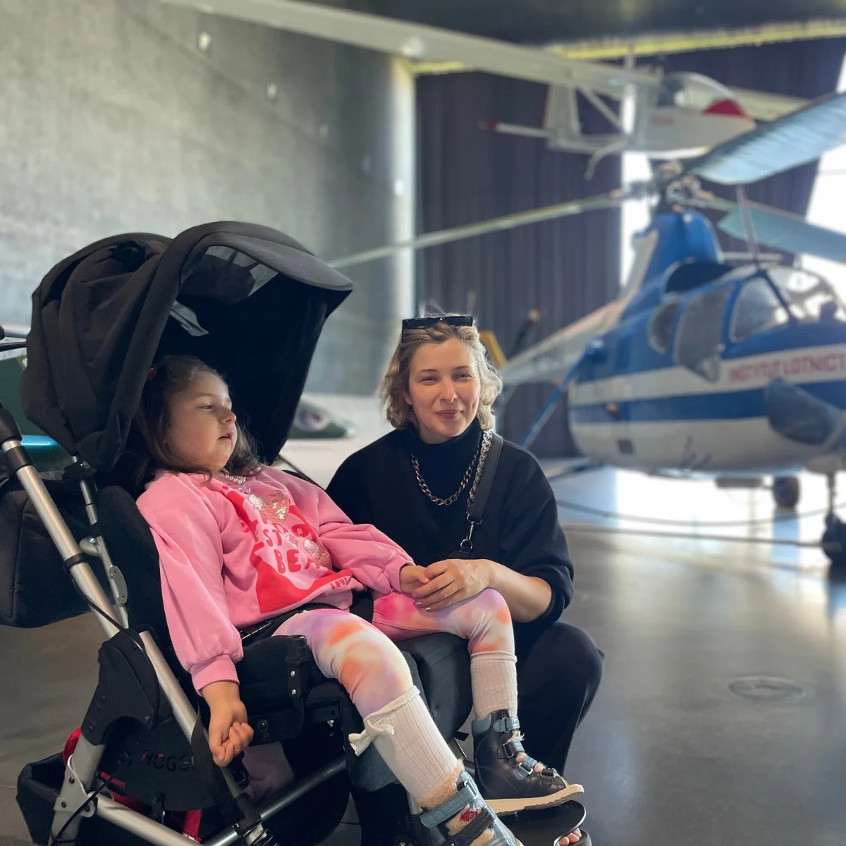 Нія Нікель разом з донькою Євою (Фото: ГО Епіпросвіта / Nova Ukraine via Facebook)