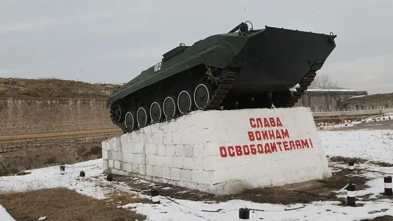 Російська військова база в Гюмрі, за доступною інформацією, має старі радянські винищувачі та бронетехніку (Фото: Sasha Mordovets / Getty Images)