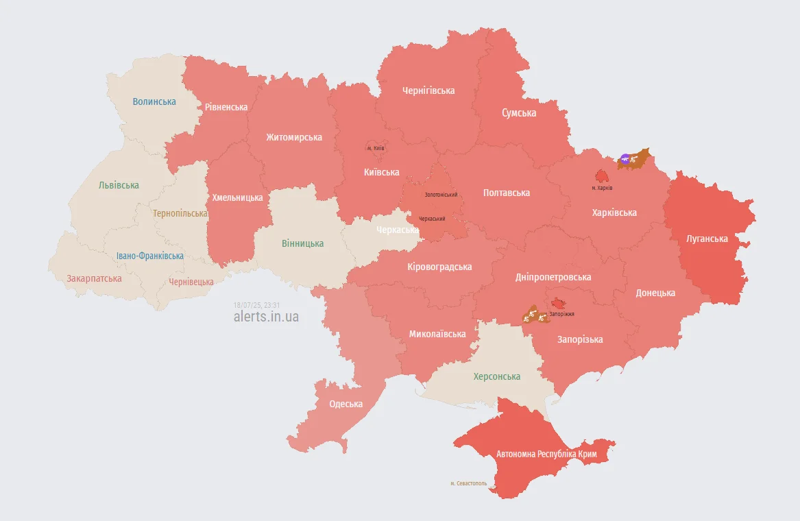 Мапа повітряних тривог в Україні станом на 23:31 18 липня 2025 року (Фото: alerts.in.ua)