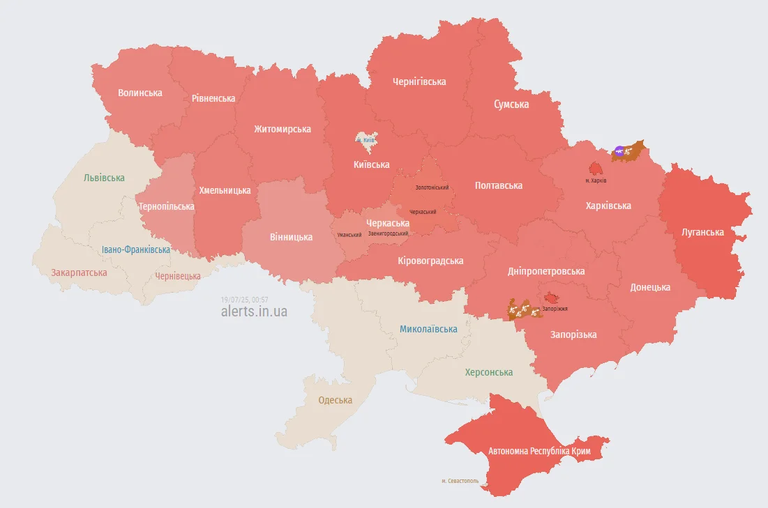Мапа повітряних тривог в Україні станом на 00:57 19 липня 2025 року (Фото: alerts.in.ua)
