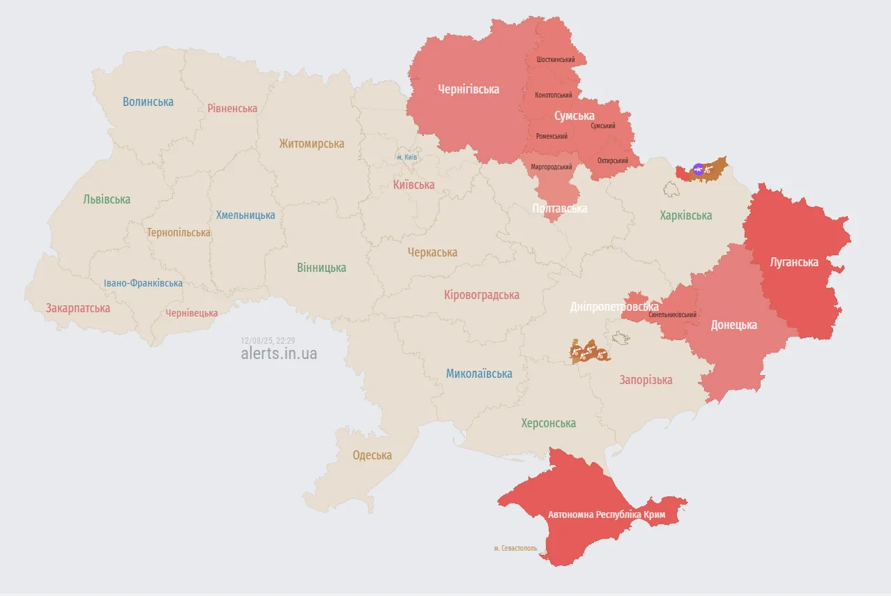 Карта повітряних тривог станом на 22:30 (Фото: alerts.in.ua)