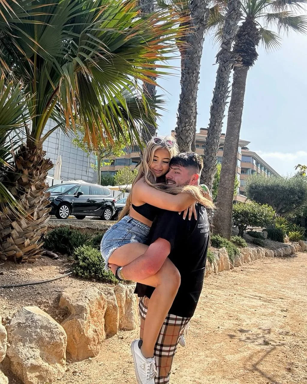 Рубен та його дівчина (Фото: Ruben Chorlton-Owen/Instagram)