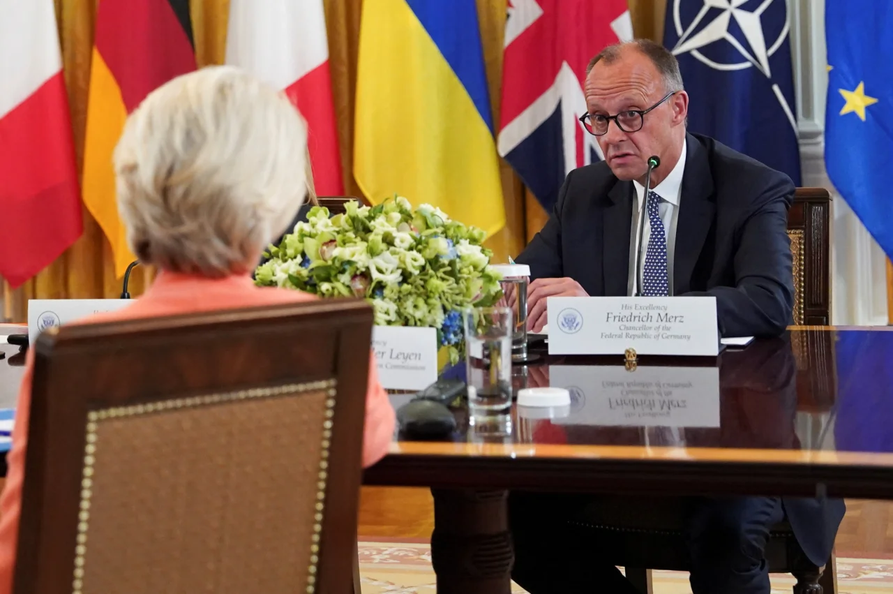 Президент Еврокомиссии Урсула фон дер Ляен и канцлер Германии Фридрих Мерц (Фото: REUTERS/Al Drago)