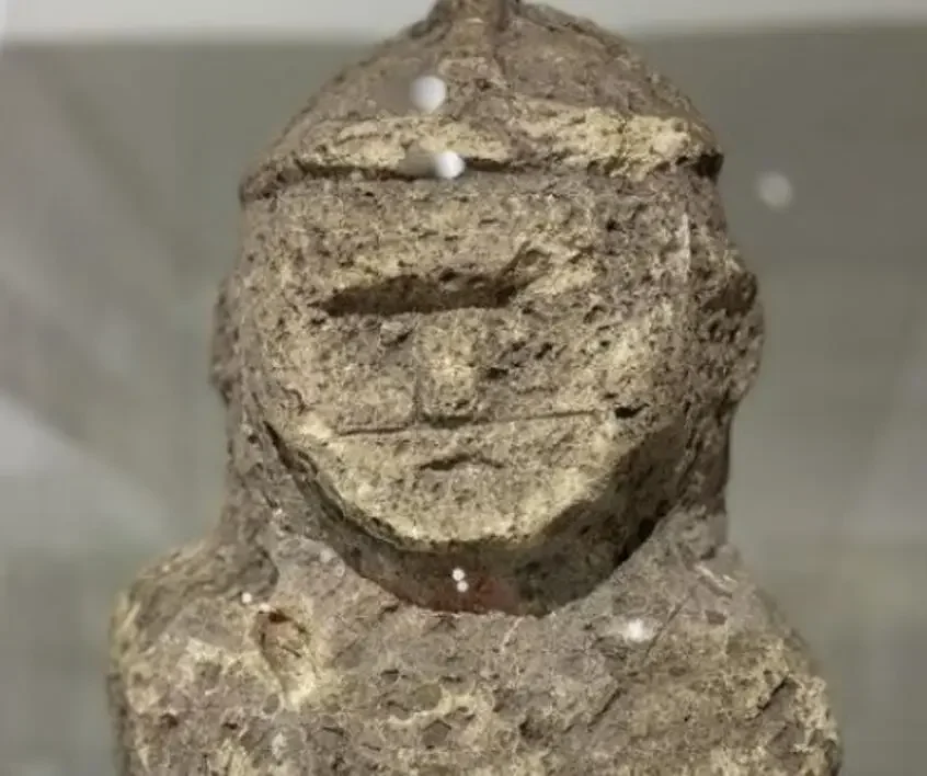 Антропоморфна архаїчна стела, вивезена із заповідника Кам'яна Могила (Фото: War&Sanctions)