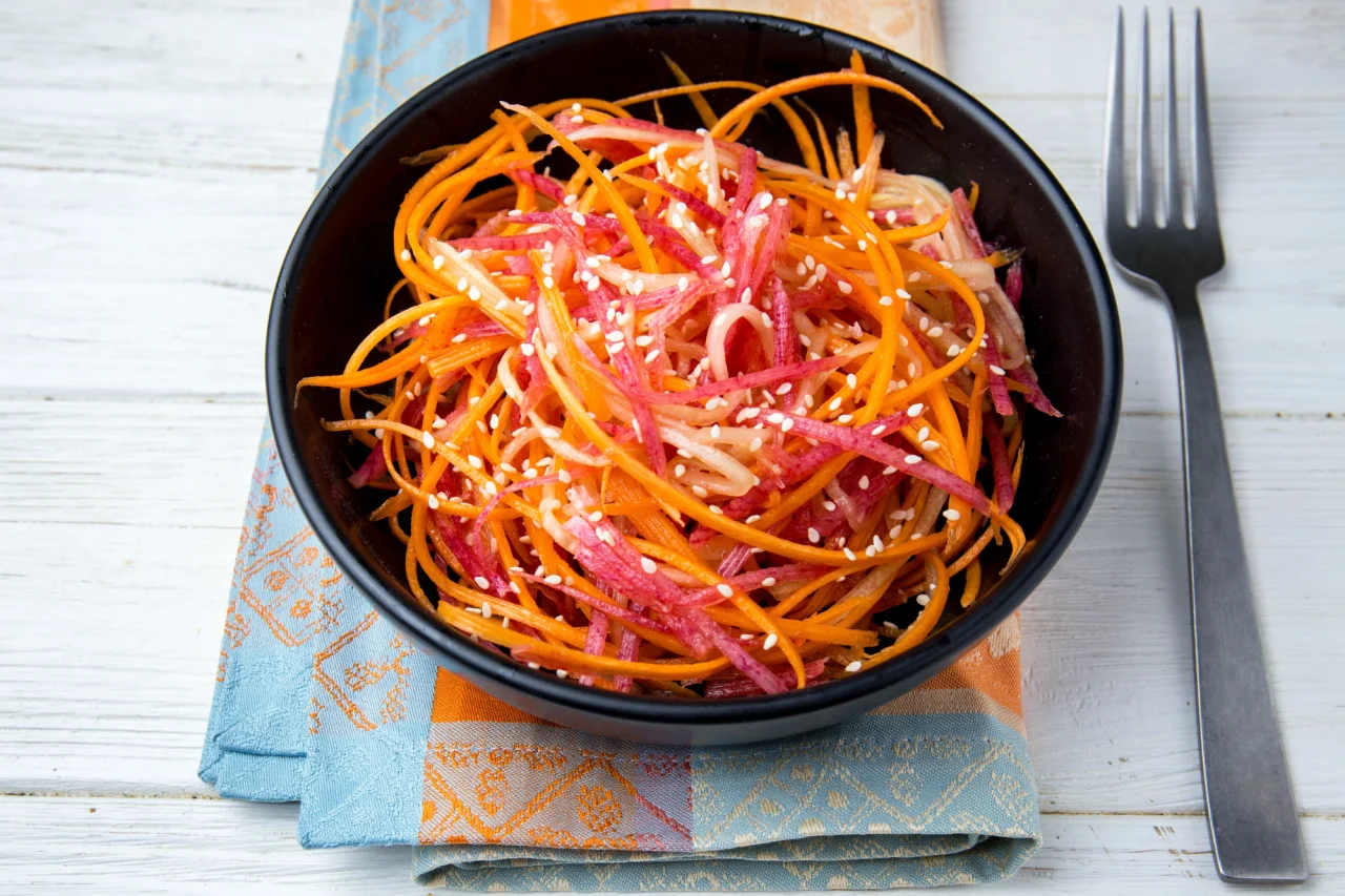 Китайський салат з редьки та моркви (Фото: klopotenko.com)