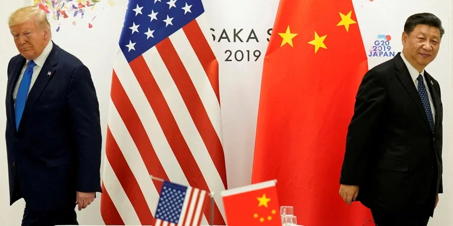 Президент США Дональд Трамп та лідер КНР Сі Цзіньпінь під час саміту лідерів G20 в Осаці, Японія (Фото: REUTERS/Kevin Lamarque/File Photo)