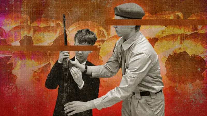 Старший юнармієць вчить молодшого школяра в окупації поводитися з автоматом. Хлопчик не є членом мідітарних організацій РФ, 2025 рік (Фото: Ілюстрація BBC/Ангеліни Корби/фото з телеграм-каналу 