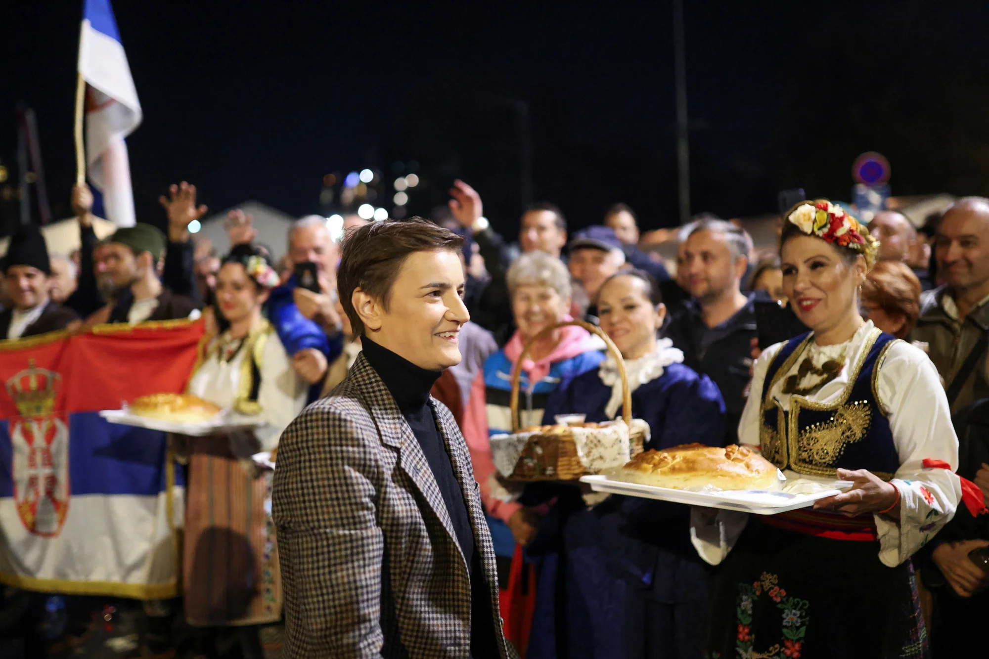 В Белграде состоялся крупнейший провластный митинг года (Фото: REUTERS/Djordje Kojadinovic)