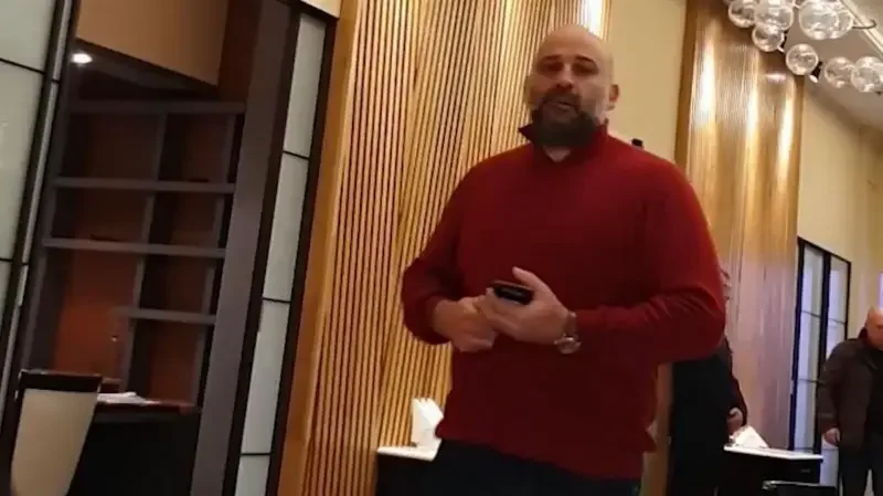 Тімур Міндіч у ресторані п'ятизіркового готелю в центрі Києва, де перебували у цей час Богдан і Коломойський, грудень 2019 (Фото: Схеми)