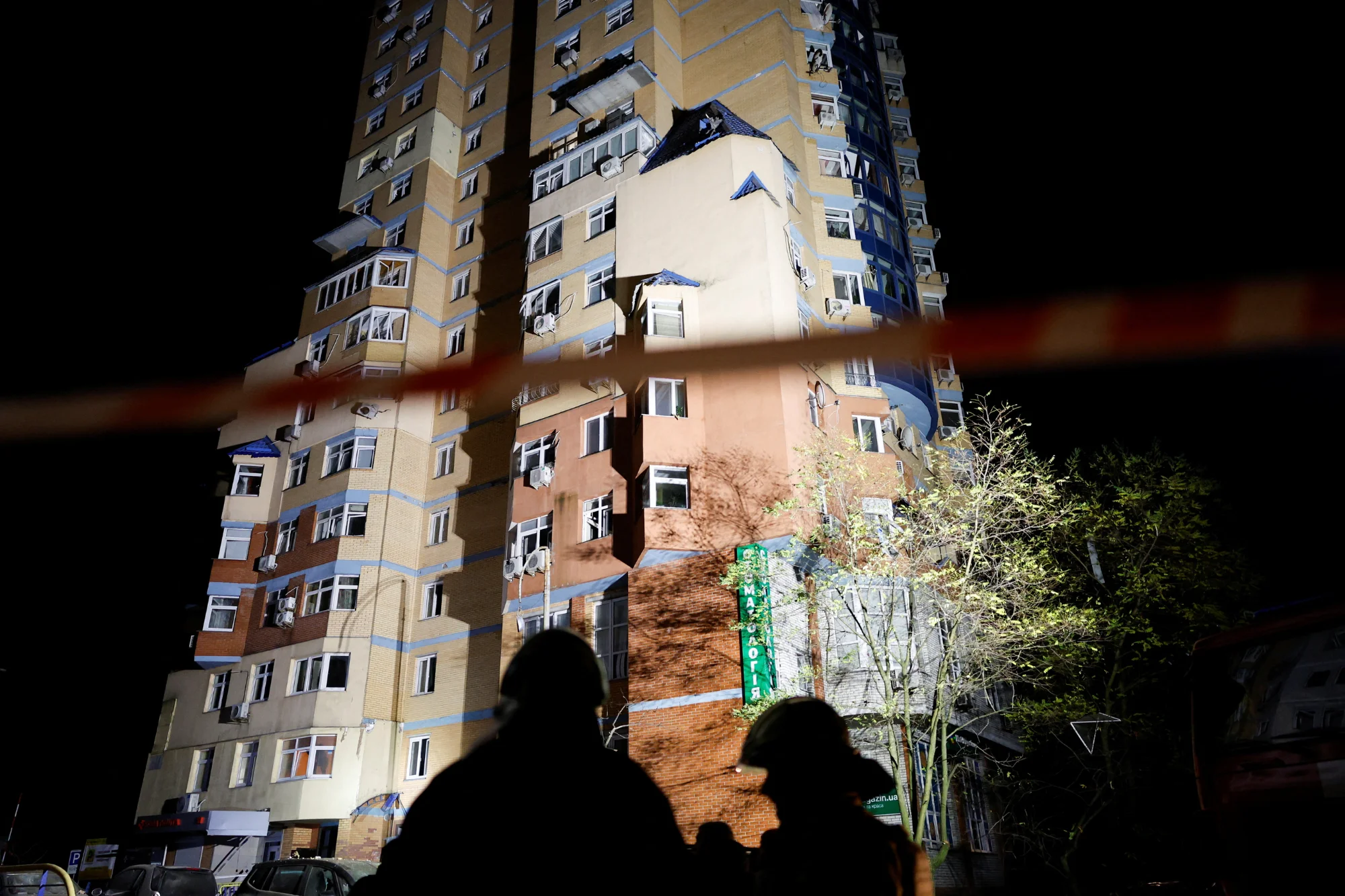 REUTERS/Alina Smutko,  REUTERS/Valentyn Ogirenko, @dsns