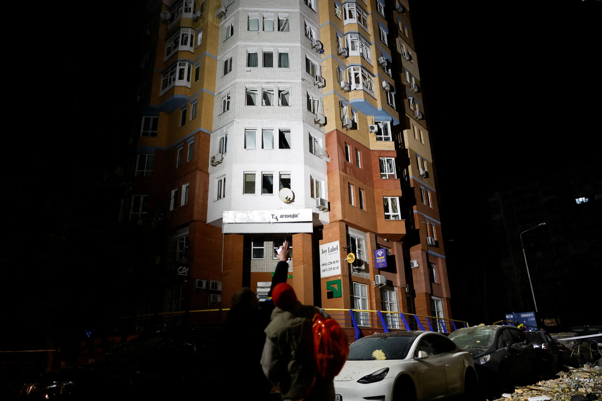 REUTERS/Alina Smutko,  REUTERS/Valentyn Ogirenko, @dsns