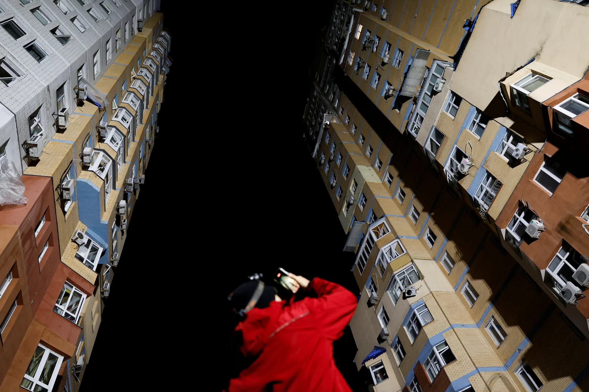 REUTERS/Alina Smutko,  REUTERS/Valentyn Ogirenko, @dsns