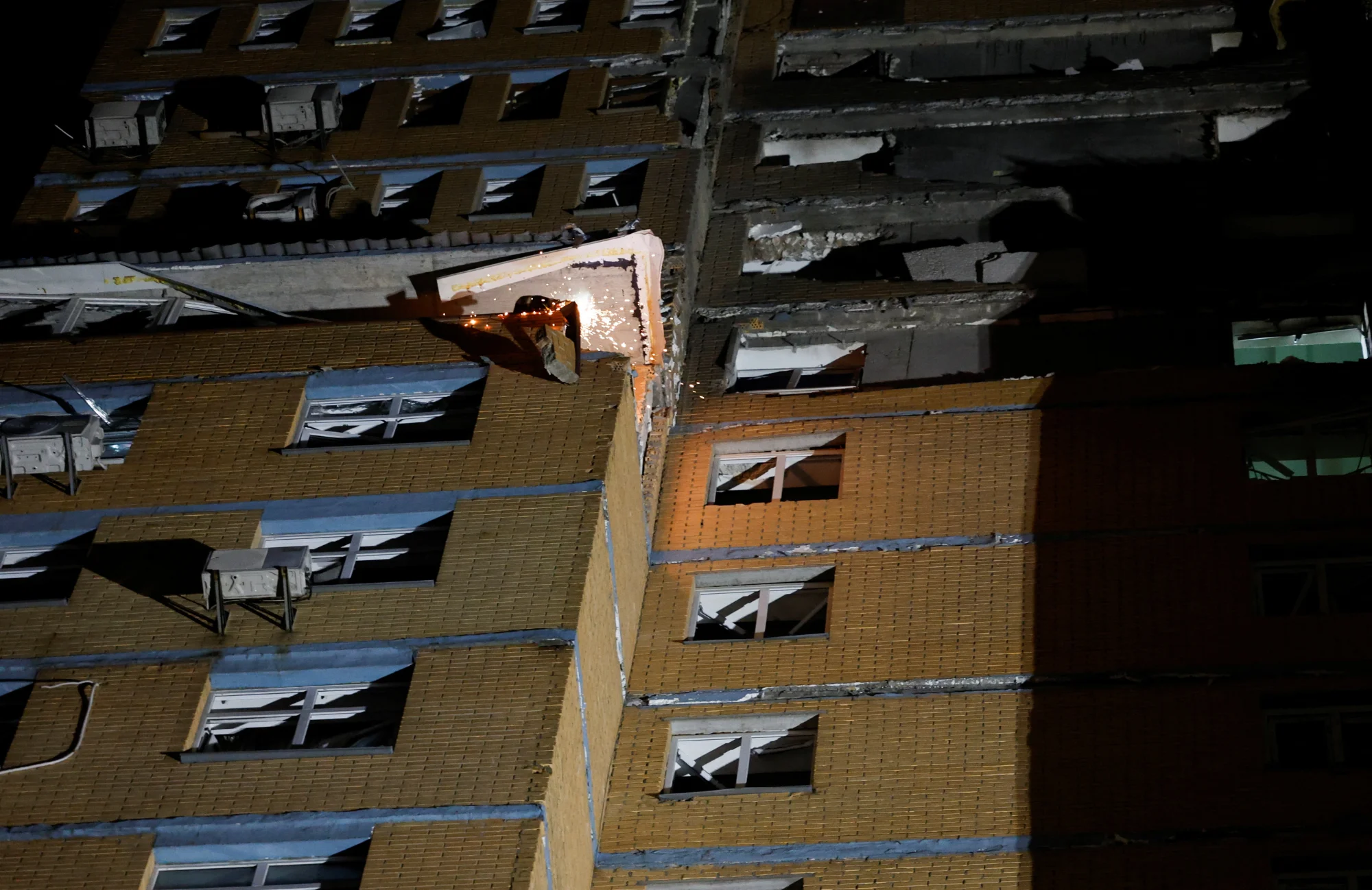 REUTERS/Alina Smutko,  REUTERS/Valentyn Ogirenko, @dsns