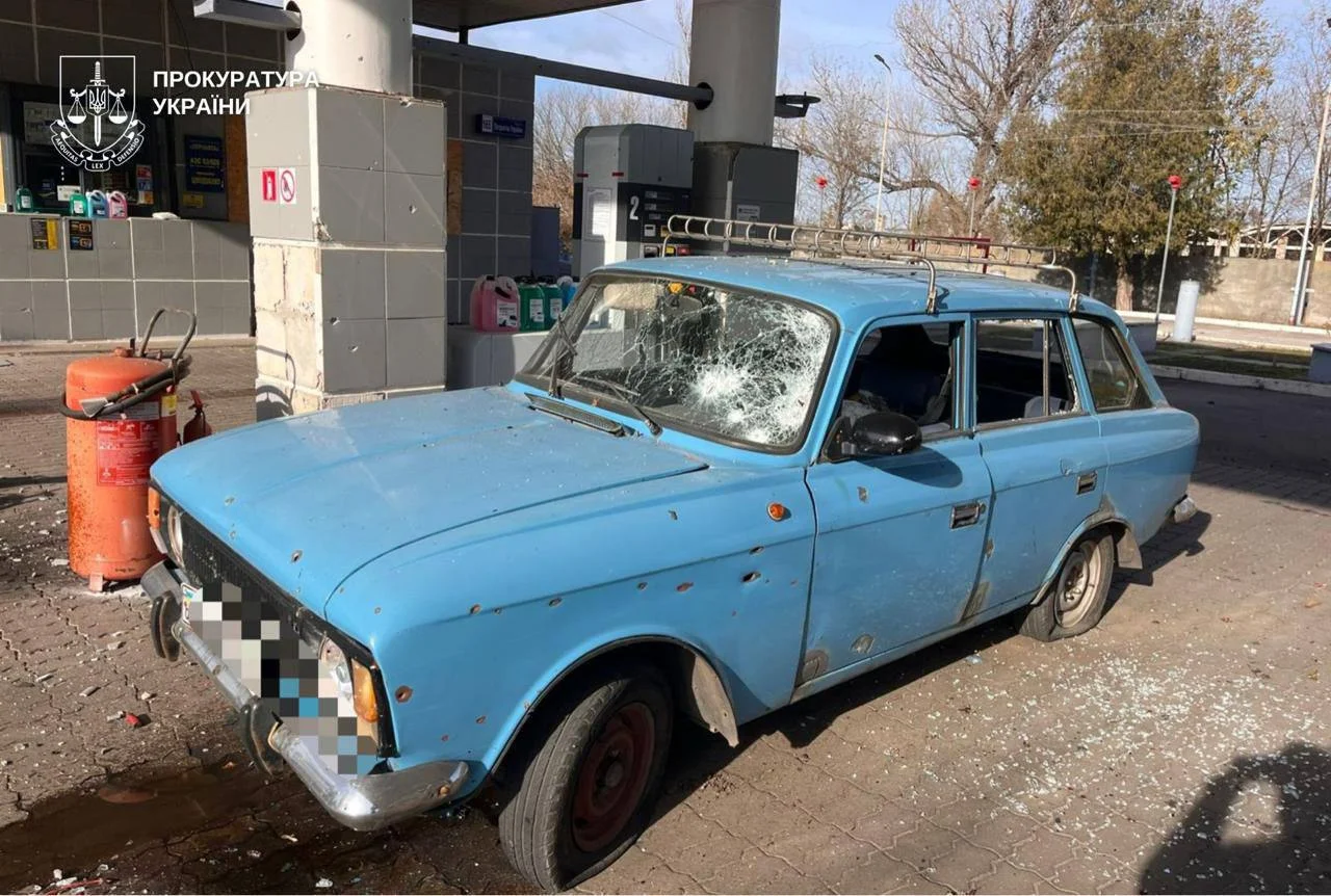 Последствия атаки FPV-дрона на АЗС в Никополе (Фото: Дніпропетровська обласна прокуратура via Telegram)
