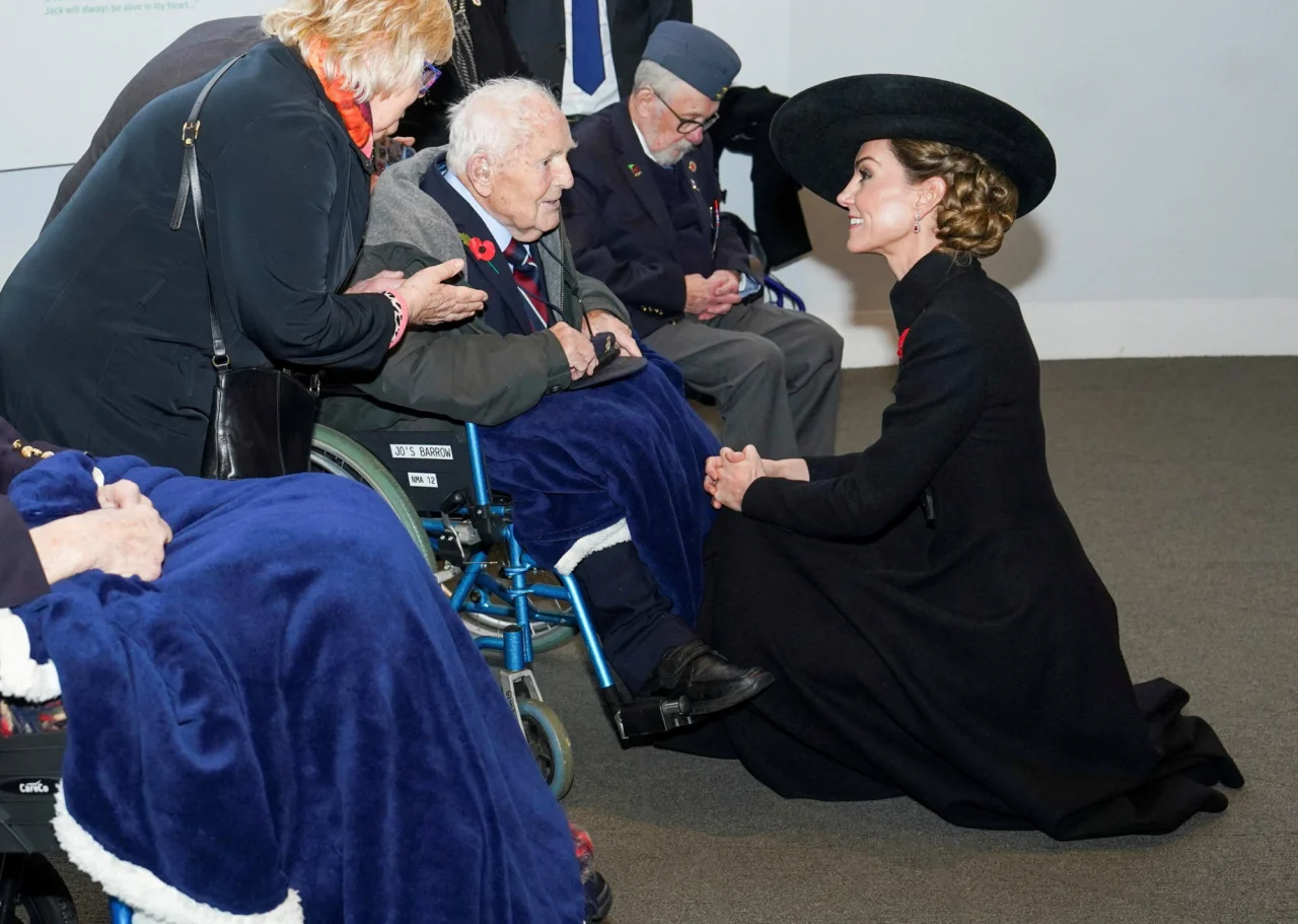 Принцеса Уельська зустрілася з ветеранами в рамках Дня перемирʼя (Фото: Arthur Edwards/Pool via REUTERS)