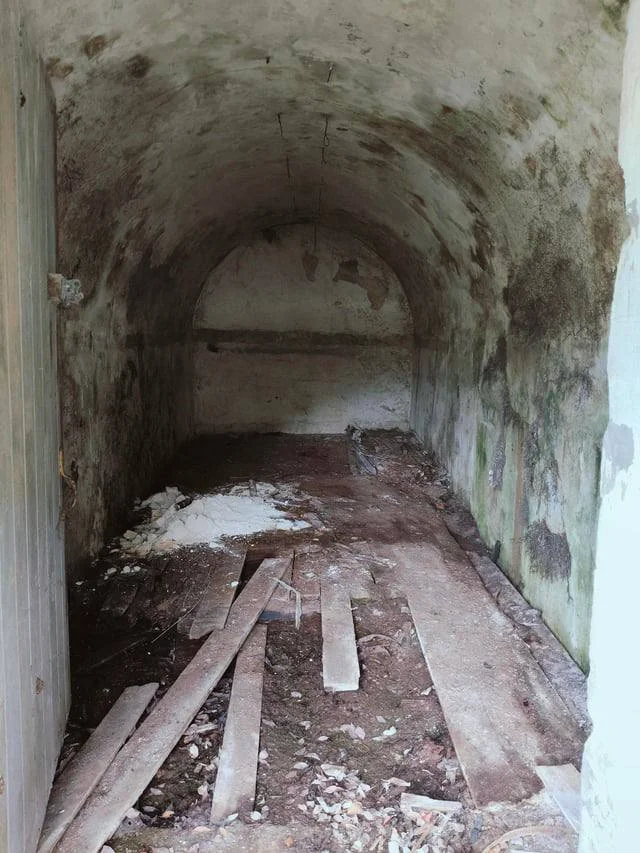 За іншими дверима було порожнє приміщення (Фото: r/HotOstrich/Reddit)