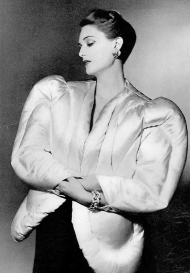 Модель у Pneumatic Jacket Чарльза Джеймса, 1937 рік (Фото: DR)