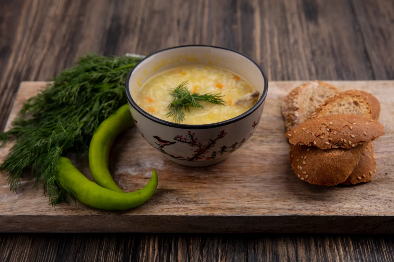 Курячий суп став культовою стравою у багатьох країнах світу (Фото: freepik)