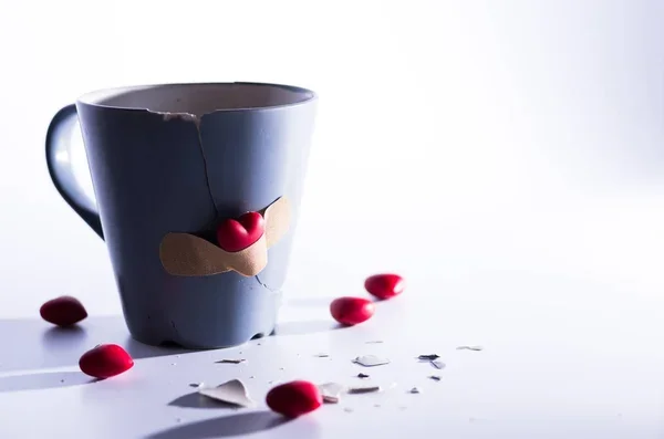 Надщерблений посуд краще не тримати в кухонній шухляді (Фото: depositphotos/АІ)